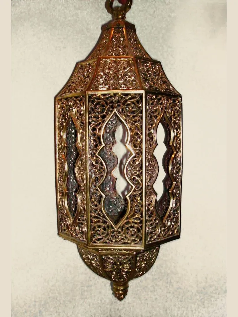 Messinglaterne mit durchbrochenem Ornament